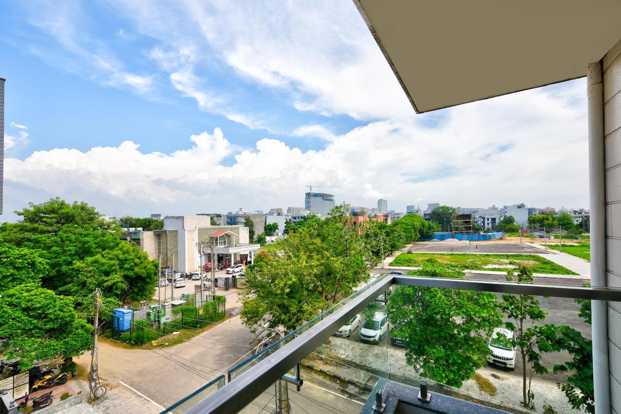 Hotel Leaf 9 Boutique, Near Golf Course Road And Galleria Market Gurgáon Kültér fotó