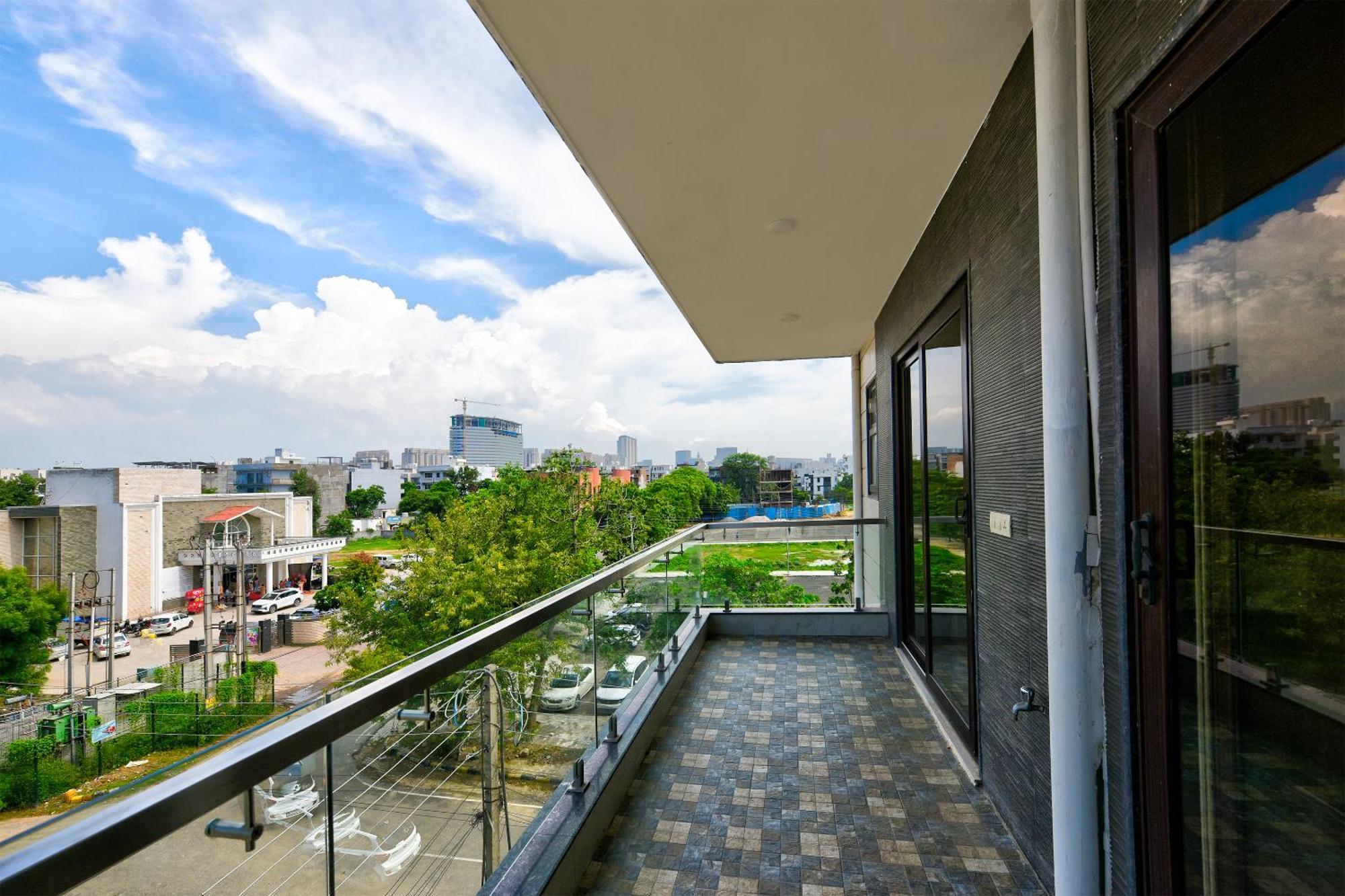 Hotel Leaf 9 Boutique, Near Golf Course Road And Galleria Market Gurgáon Kültér fotó
