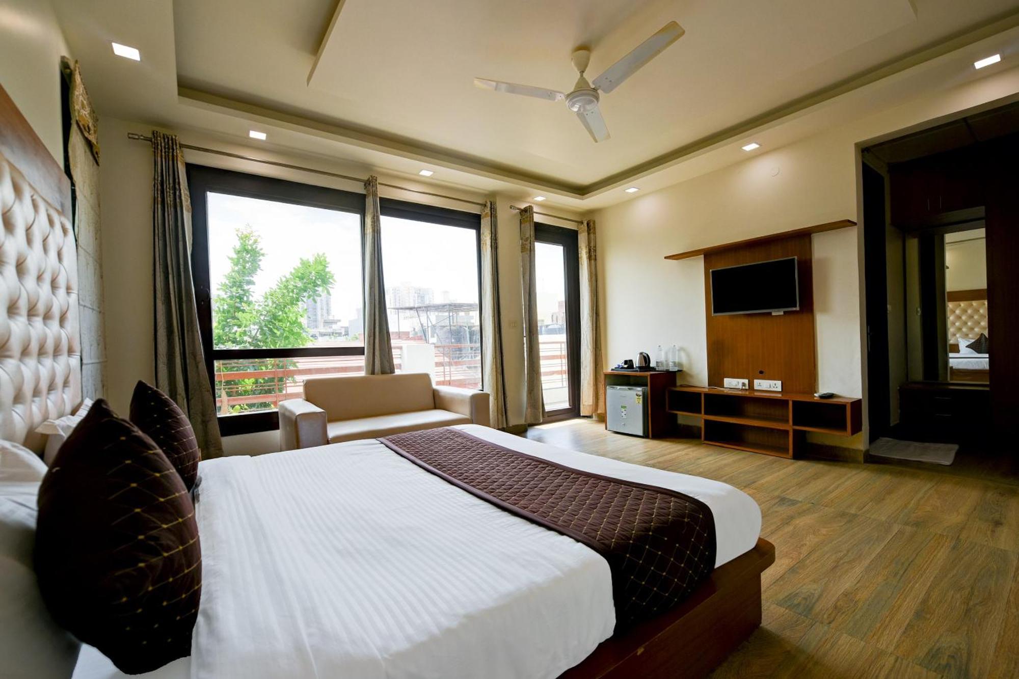Hotel Leaf 9 Boutique, Near Golf Course Road And Galleria Market Gurgáon Kültér fotó
