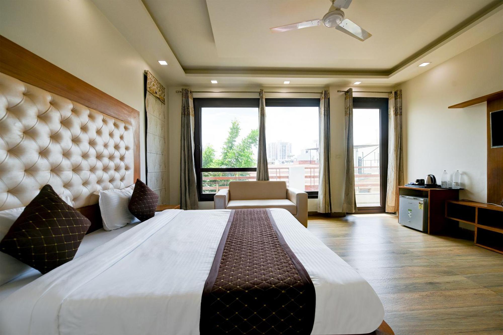 Hotel Leaf 9 Boutique, Near Golf Course Road And Galleria Market Gurgáon Kültér fotó